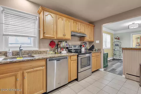 Kitchen - 533 E Dickinson Ave, Galloway, NJ 08205 photo 2 of 5