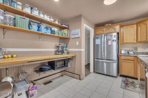 Kitchen - 533 E Dickinson Ave, Galloway, NJ 08205 photo 3 of 5