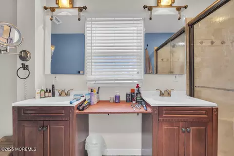 Bath - 533 E Dickinson Ave, Galloway, NJ 08205 photo 2 of 4