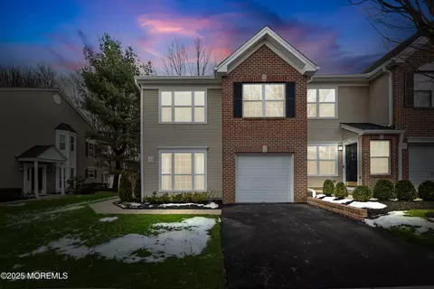 33 Whitemarsh Dr, Manalapan, NJ 07726