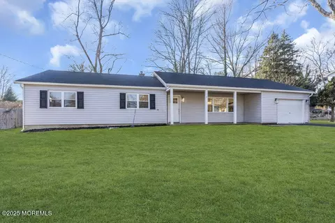 5 Hartford Rd, Jackson, NJ 08527