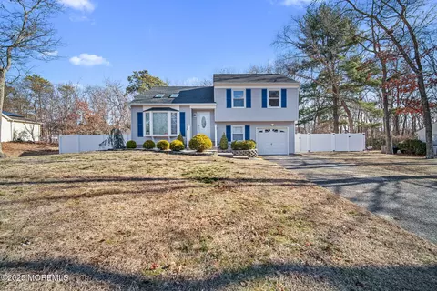12 6th St, Barnegat, NJ 08005