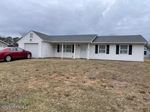 305 3rd St, Waretown, NJ 08758