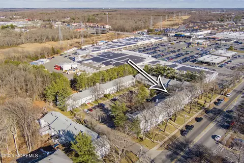 32 Louisburg Sq Sq, Lakewood, NJ 08701