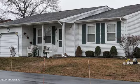 84 Chelsea Dr #72, Whiting, NJ 08759