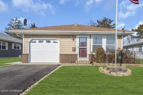 39 Saint David Dr, Toms River, NJ 08757