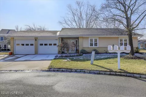494 Kerria Plz Plz # A, Monroe, NJ 08831