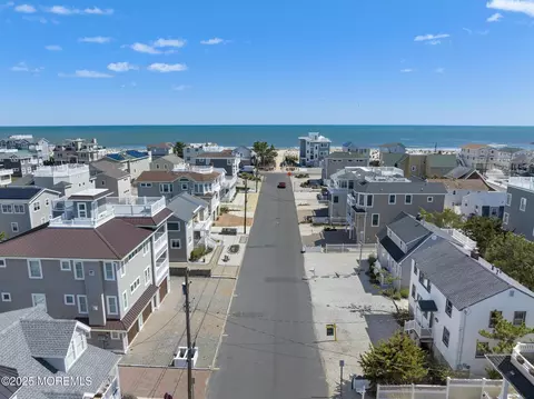 10 E 48th St, Long Beach Township, NJ 08008