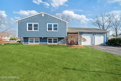 919 Bow Rd, Toms River, NJ 08753