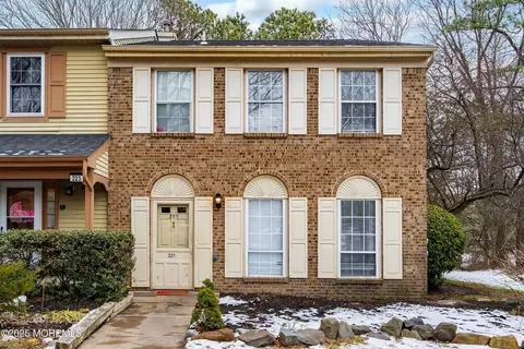 221 Zachary Ct, Lakewood, NJ 08701