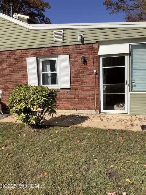 5 Walnut St # D, Toms River, NJ 08757