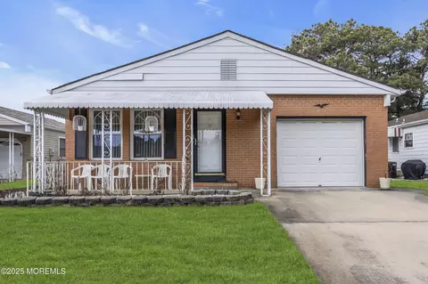 31 San Carlos St, Toms River, NJ 08757
