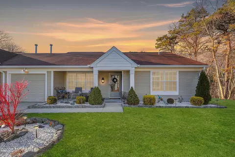 1027 Thornbury Ln # B, Manchester, NJ 08759