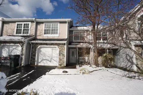 22 Red Fox Ct, Tinton Falls, NJ 07753