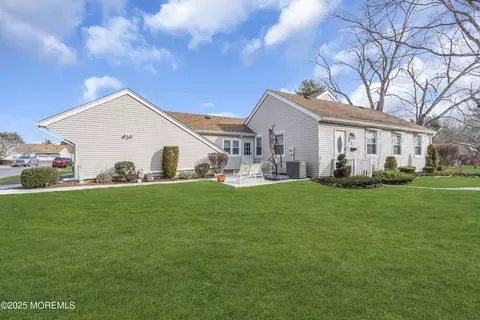 92 A Halls Croft Rd, Freehold, NJ 07728