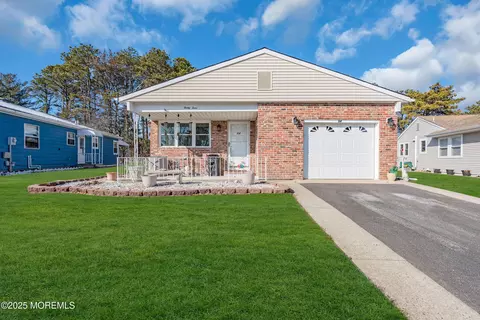 34 Chesterfield Ln, Toms River, NJ 08757