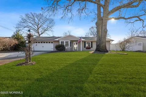 327 Lawrence Dr, Lanoka Harbor, NJ 08734