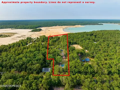 987 Lakehurst Ave, Jackson, NJ 08527