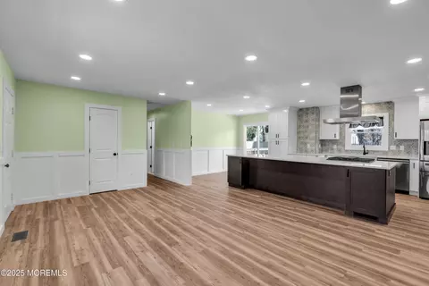 537 Ocean Ave, Beachwood, NJ 08722