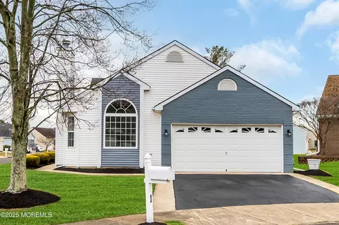 1 Ripley Ct, Toms River, NJ 08757