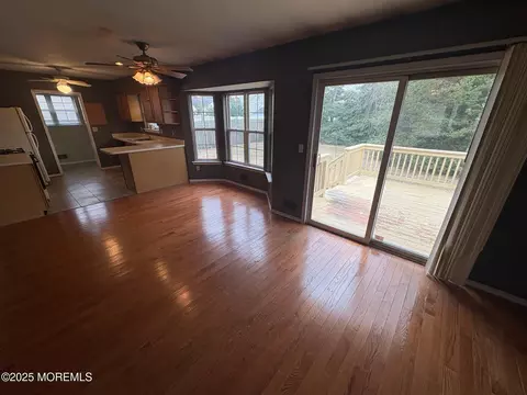 Living - 228 Sunset Dr, Forked River, NJ 08731 photo 3 of 4