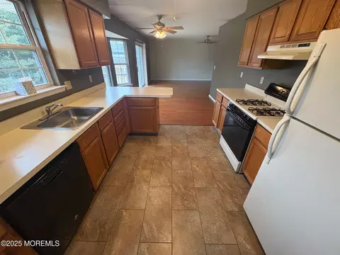 228 Sunset Dr, Forked River, NJ 08731