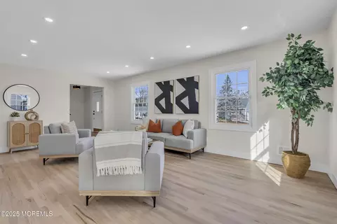 Living - 549 Nicholas Rd, Brick, NJ 08724 photo 2 of 3