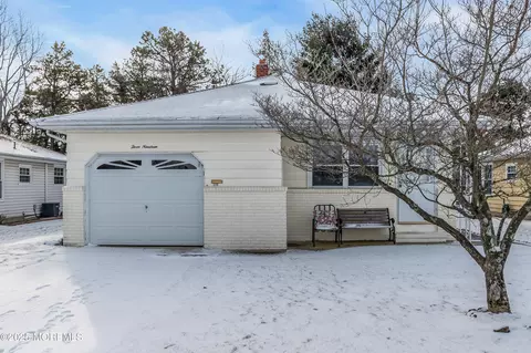 319 St Thomas Dr, Toms River, NJ 08757