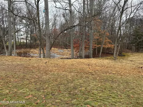 147 Colonial Dr, Lakewood, NJ 08701