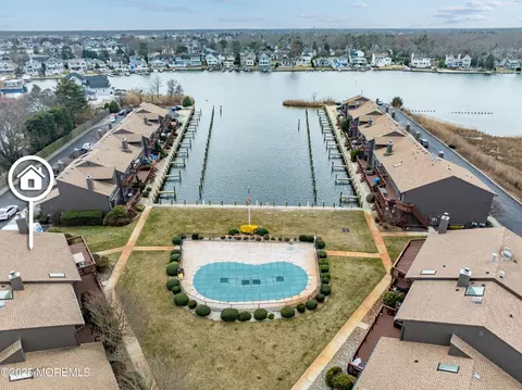 18 Sea Point Dr, Point Pleasant, NJ 08742