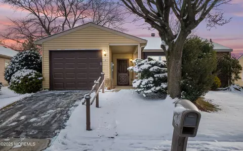 18 Bishop Ct, Marlboro, NJ 07746