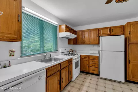 Kitchen - 39 Poplar Ct #C, Brielle, NJ 08730 photo 3 of 3