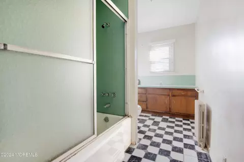 Bath - 552 Hyson Rd, Jackson, NJ 08527 photo 2 of 2