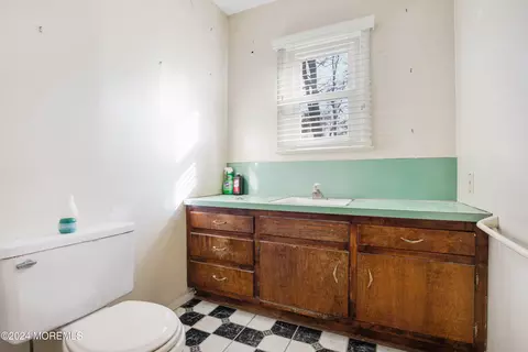 Bath - 552 Hyson Rd, Jackson, NJ 08527 photo 1 of 2