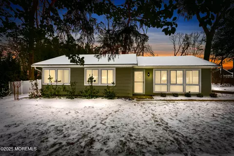 197 Oak Hill Rd, Red Bank, NJ 07701
