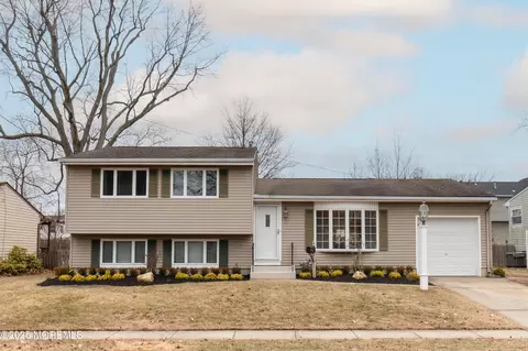 22 Cornell Dr, Hazlet, NJ 07730