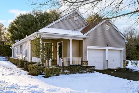 12 Magnolia Ct, Ocean, NJ 07712