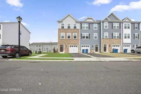 299 Mantoloking Dr, Jackson, NJ 08527