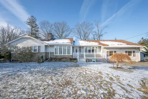 8 Glenwood Dr, Bayville, NJ 08721