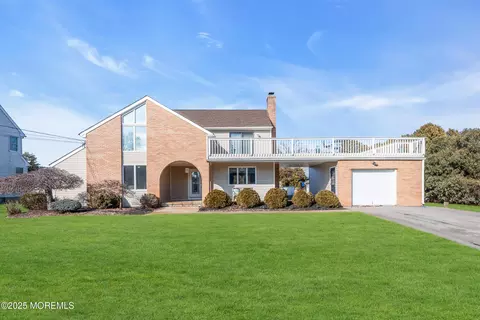 9 Cove Rd W, Bayville, NJ 08721