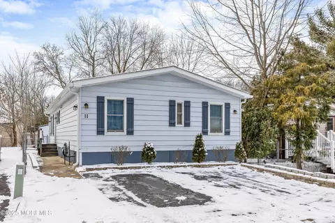 11 Short Oaks Ct, Manalapan, NJ 07726