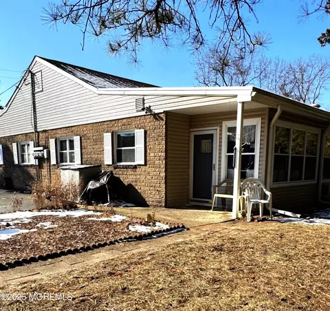 4 D Cypress St, Toms River, NJ 08757