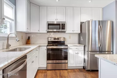 Kitchen - 6 Daniel Webster Ave # B, Monroe, NJ 08831 photo 2 of 3