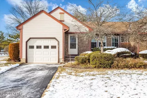 6 Daniel Webster Ave # B, Monroe, NJ 08831