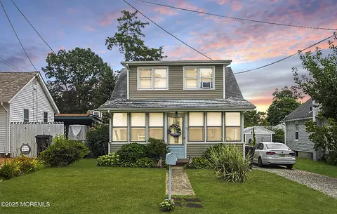 20 Gladney Ave, Toms River, NJ 08753