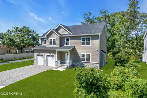 35 Pennsylvania Ave, Waretown, NJ 08758