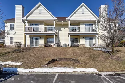 10 Nashville Ct, Tinton Falls, NJ 07712