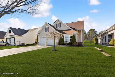 13 Dogwood Dr, Ocean, NJ 07712