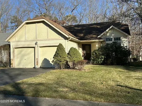16 Waverly Ln, Jackson, NJ 08527