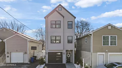 40 Oak St, Keansburg, NJ 07734